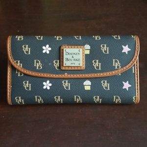Dooney & Bourke wallet